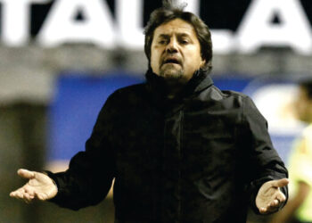 Caruso Lombardi está internado con coronavirus