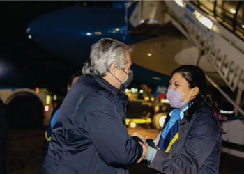 El Presidente emprendió el viaje de regreso a la Argentina