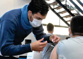 MÁS DE 300 VECINOS SE VACUNARON CONTRA EL COVID EN UN NUEVO ABORDAJE TERRITORIAL EN LA ZONA SUR