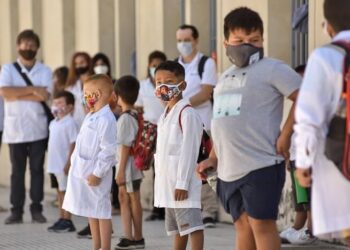El gobierno ratifica que este lunes habrá clases presenciales
