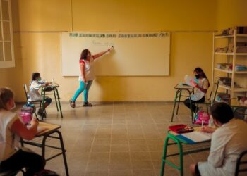 Autoridades educativas de la provincia ratificaron la continuidad de la actividad educativa de forma presencial