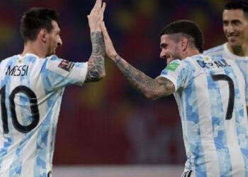 Una renovada Argentina no pudo con Chile y empató con gol de Messi