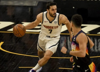 Con Campazzo, Denver Nuggets cayó ante Suns en el Juego 1 de los NBA Playoffs