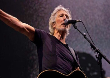 Roger Waters responde ¡Vete a la mierda! a la solicitud del creador de Facebook ‘Mark Zuckerberg’