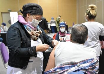 Jornada de vacunación para docentes: sólo deben asistir quienes fueron citados