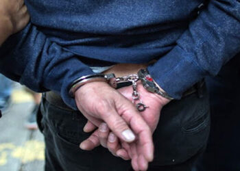 Detenidos por portación de arma y una moto con la numeración ilegible