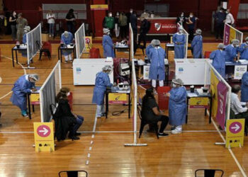 Qué vacunas se podrán combinar en Argentina y cómo se podrán elegir