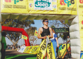 El paceño GROENEVELD y la concordiense VALENZUELA ganaron el duatlon «Jeep» en Federación