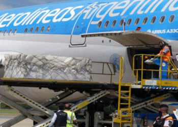 Llegan más dosis del segundo componente de Sputnik V y de AstraZeneca: a quiénes se les aplicará