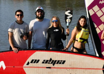 La pionera del SUP en Concordia: “Naturaleza, vida simple y aire libre, qué más se puede pedir”