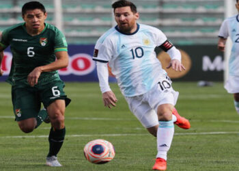 Con cambios obligados y la vuelta de los hinchas, cómo formaría Argentina frente a Bolivia
