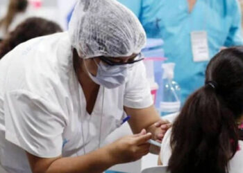 Quiénes tendrán prioridad para recibir la tercera dosis contra el coronavirus