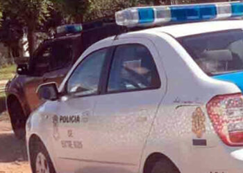 Entraron a robar, fueron descubiertos y tras la persecución la policía fue recibida con piedras