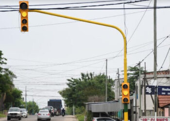 Comienza a funcionar el nuevo semáforo de Concejal Veiga y Moulins