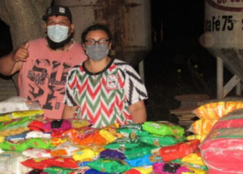 Con un partido solidario se inauguró el playón deportivo tricolor