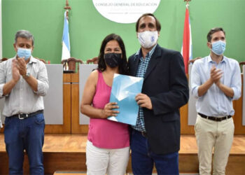 Entrega de diplomas a las nuevos vocales docentes del CGE
