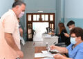 En todos los centros de salud municipales y provinciales se vacuna contra el covid en forma libre