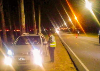 Controles vehiculares en puente Alvear y Avda Frondizi