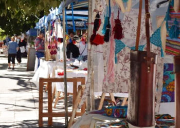 Feria municipal de la economía social en la plaza 25 de mayo