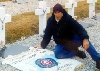 Combatió en la Guerra de Malvinas y volvió a las islas mucho tiempo después: «Fue el reencuentro del hombre de 50 años con el pibe de 18»