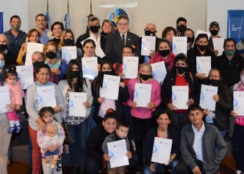 Más familias beneficiadas con el programa de regularización dominial mi casa