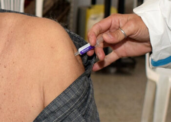 Se prevé avanzar con la vacunación antigripal en adultos mayores de 65 años