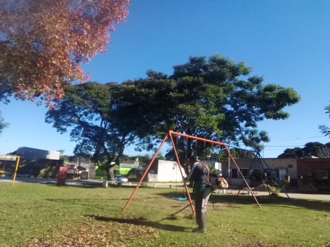 SE CONCRETARON TRABAJOS DE MANTENIMIENTO DE PLAZAS Y ESPACIOS PÚBLICOS DE CONCORDIA