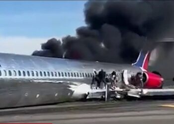 Un avión con 126 pasajeros se incendia al aterrizar en Miami