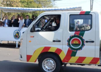 Masivo desfile en el día de la independencia