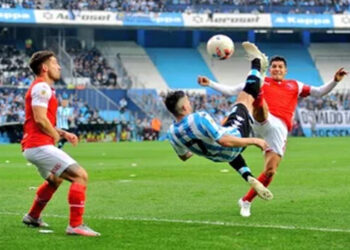 Racing le ganó el clásico a Independiente y se metió en la pelea