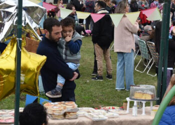 Festival solidario en la plaza principal de La Bianca