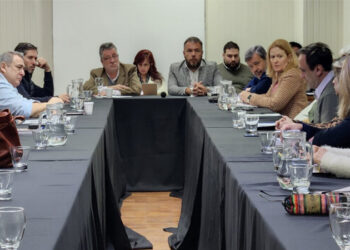 El aumento a estatales y docentes llegará a casi el 60 por ciento y mantendrán abierta la paritaria