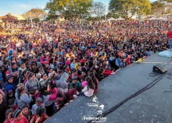 El Intendente Bravo presente en los festejos del día de las infancias que contó con gran marco de público