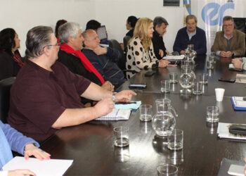 La provincia mejoró la propuesta a los docentes y adelantará el aumento