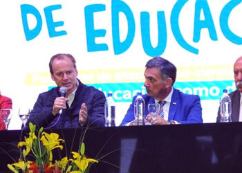 El gobernador abogó por una mayor inclusión en el sistema educativo