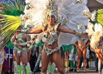 Comparsa Emperatriz se lució y brilló al representar al Carnaval de Concordia en la Feria Internacional de Turismo