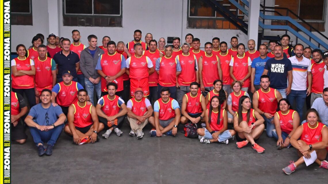 LA MUNICIPALIDAD ENTREGÓ INDUMENTARIA Y EQUIPAMIENTO DE TRABAJO A LOS GUARDAVIDAS 