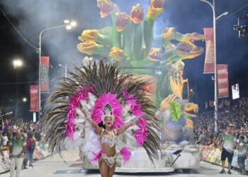 Carnaval de Concordia: la segunda noche convocó a miles de espectadores en el corsódromo municipal