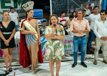 Federación vivió la noche inaugural de su Carnaval con un marco de lleno total y con momentos para los reconocimientos