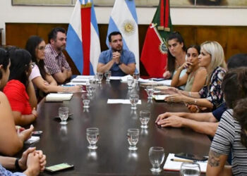 A pocos días del carnaval popular, la municipalidad coordina detalles organizativos con la agrupación momo