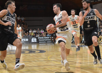 Estudiantes cayó ante pico en el inicio de una nueva gira