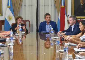 El gobierno provincial acordó con los gremios estatales aumentos por encima de la inflación