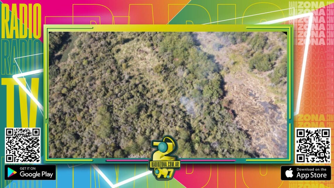 Bomberos voluntarios, con apoyo de la provincia, combaten un incendio en la isla del Puerto de Concepción del Uruguay