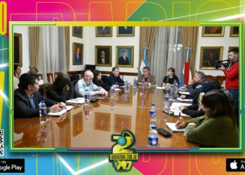 La provincia ofreció a los estatales un 18 por ciento de aumento con los haberes de julio y pasaron a cuarto intermedio