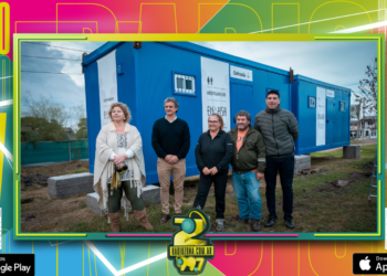 El Intendente Bravo presente en el arribo de los nuevos módulos sanitarios para el Club Almirante Brown