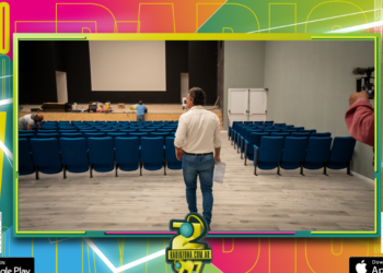 El Intendente Bravo presente en la colocación de las butacas en el Auditórium