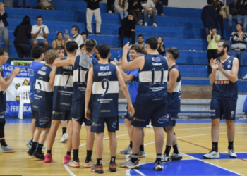 Ferro debuta en los play in