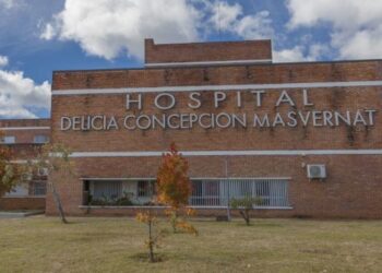 Un motociclista sufrió múltiples fracturas al protagonizar un accidente en la avenida presidente Illia