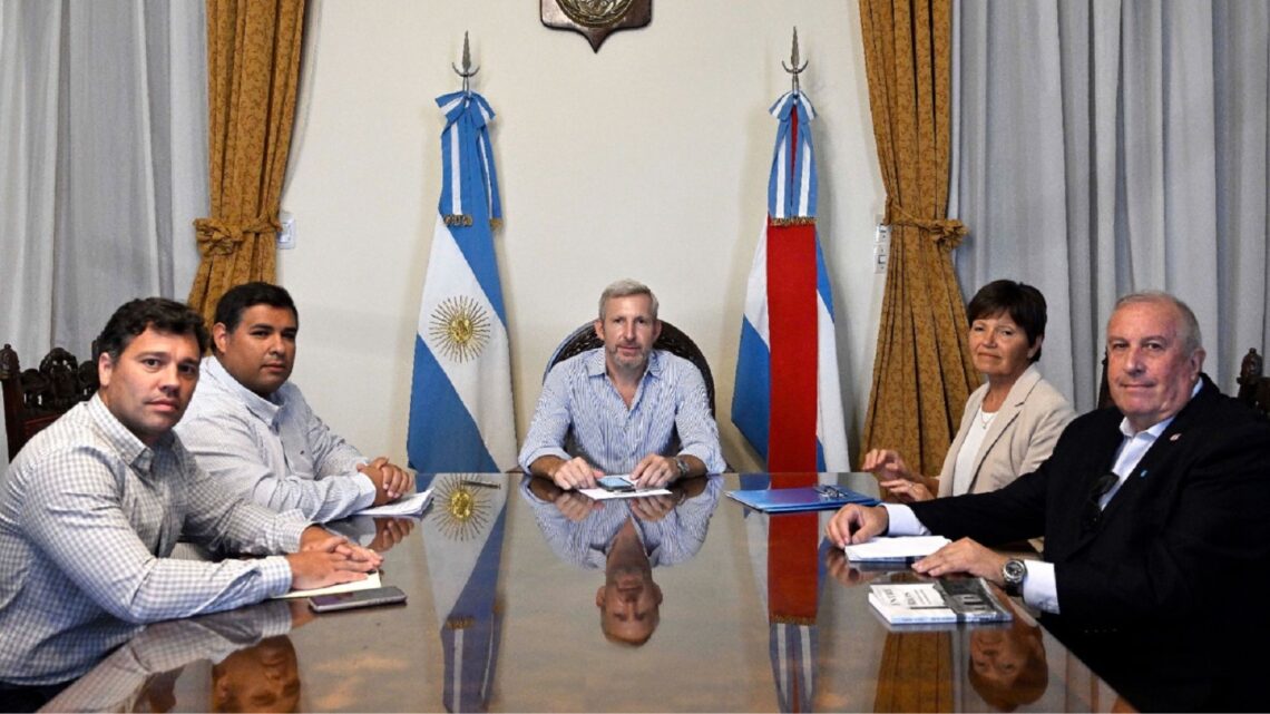 El gobernador eliminó impuestos en la factura de la luz