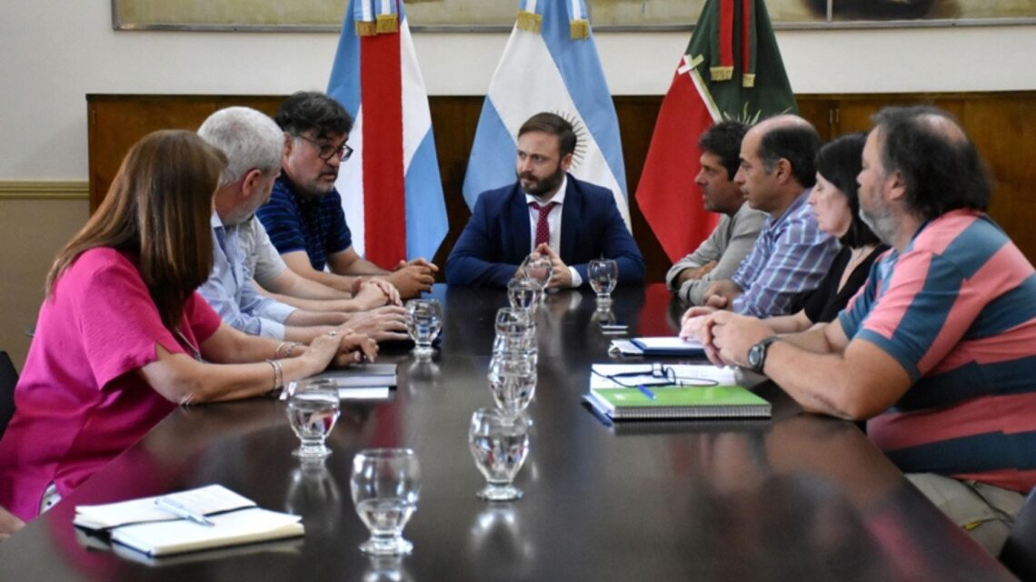 Azcué encabezó una reunión con autoridades del IAPV